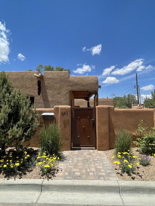 Entrance to Casita Halona 