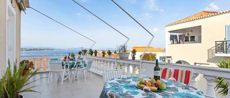 Shared balcony of the property