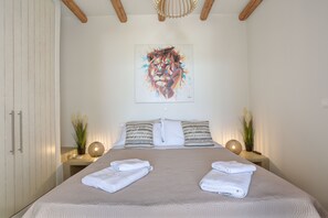 Charming little Villa Elena -  master bedroom