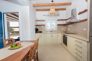 Charming little Villa Elena -  open plan kitchen