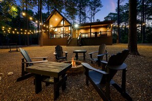 A firepit to enjoy s'mores under the stars!