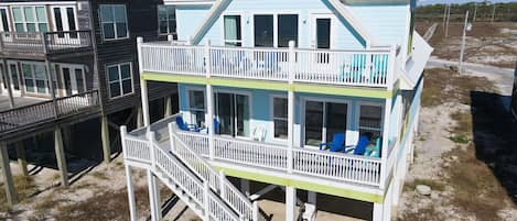 Welcome to Morning Glory! A beachfront 4 bedroom/4 bathroom pet-friendly home