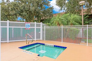 AVR_OUTDOOR_KIDS_POOL_9587_2018_RGB