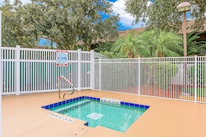 AVR_OUTDOOR_KIDS_POOL_9587_2018_RGB