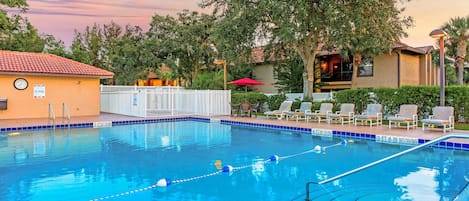 AVR_OUTDOOR_POOL_SUNSET_9883_2018_RGB