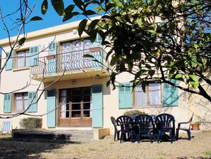 Building, Window, Property, Plant, Architecture, House, Tree, Neighbourhood, Residential Area, Shade