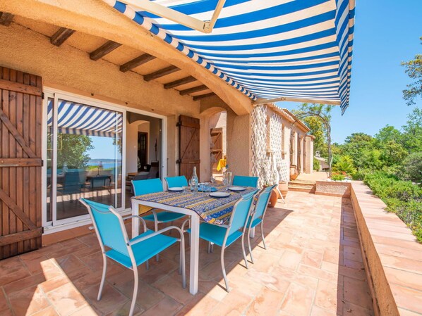 Plante, Propriété, Meubles, Table, Bleu Azur, Bleu, Ombre, Bois, Chaise, Ciel
