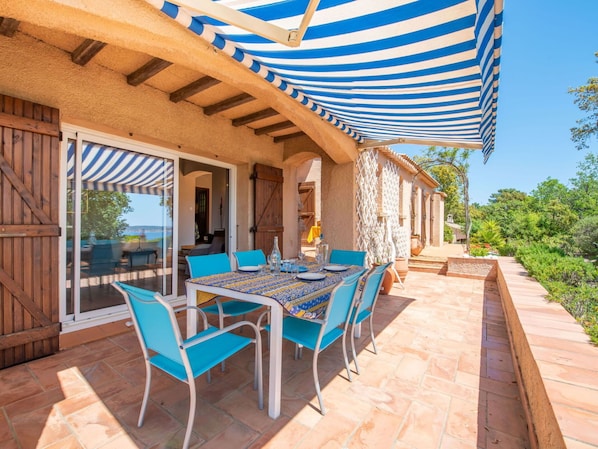 Plante, Propriété, Meubles, Table, Bleu Azur, Bleu, Ombre, Bois, Chaise, Ciel