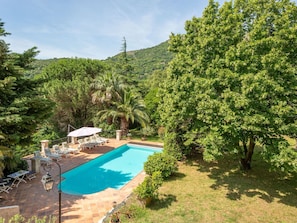 Plante, Ciel, L'Eau, La Nature, Nuage, Piscine, Chaise, Arbre, Paysage Naturel, Loisir
