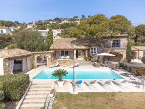 Plant, Sky, Water, Building, Property, Window, Swimming Pool, Azure, Chair, House