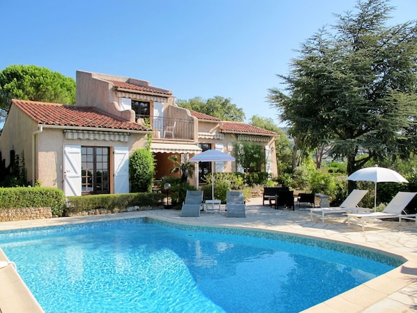 L'Eau, Plante, Ciel, Propriété, Bâtiment, Piscine, Bleu Azur, Fenêtre, Arbre, Ombre