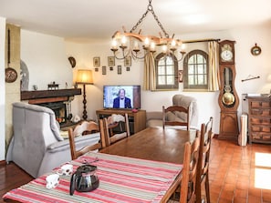 Cadre, Table, Propriété, Meubles, Bâtiment, Fenêtre, Chaise, Bois, Éclairage, Design Intérieur