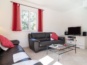 Möbel, Eigentum, Couch, Komfort, Gebäude, Interior Design, Schatten, Wohnzimmer, Flooring, Fernsehen