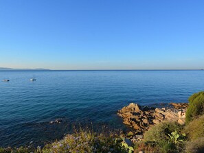 Water, Sky, Water Resources, Plant, Ecoregion, Azure, Natural Environment, Natural Landscape, Coastal And Oceanic Landforms, Cloud