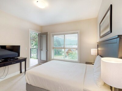 Harrison Lake View Resort - Three Bedroom Penthouse Suite – Mountain View 3