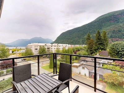 Harrison Lake View Resort - Three Bedroom Penthouse Suite – Mountain View 2