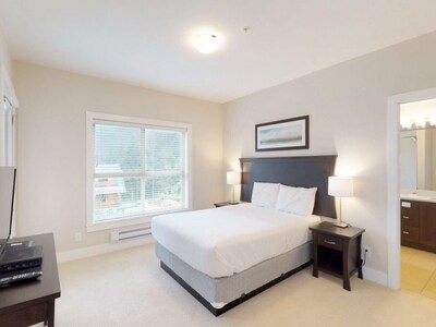 Harrison Lake View Resort - Two Bedroom Grand Suite 9