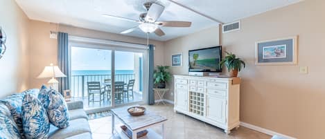 Welcome to Regency Towers 1122 "Seas the Day"
This beautiful 1 bedroom/2 bathroom is located on the 11th floor