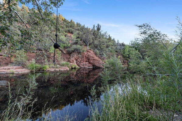 offers direct access to Oak Creek and several of its serene swim holes.