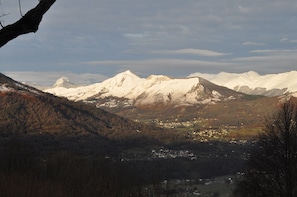 Argeles et VAL D'AZUN vu de la grange