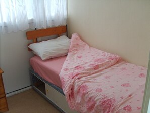 I room single bed