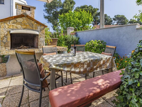 Plante, Meubles, Table, Propriété, Chaise, Tableau De Plein Air, Bâtiment, Mobilier De Jardin, Bois, Design Intérieur