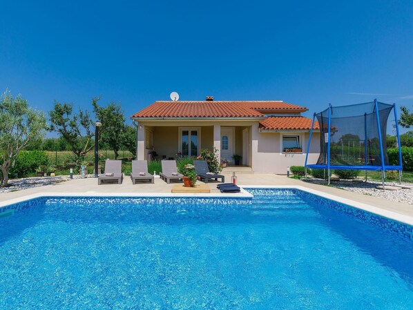 Water, Sky, Plant, Building, Property, Swimming Pool, Blue, Azure, House, Shade