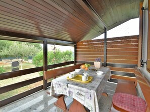 Table, Property, Building, Plant, Window, Furniture, Flowerpot, Wood, Interior Design, Chair