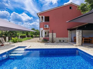 L'Eau, Nuage, Propriété, Ciel, Bâtiment, Bleu, Plante, Piscine, Bleu Azur, Architecture