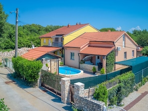 Plante, Bâtiment, Ciel, Fenêtre, Maison, Arbre, Éclairage Public, Lot Terre, Design Urbain, Chalet