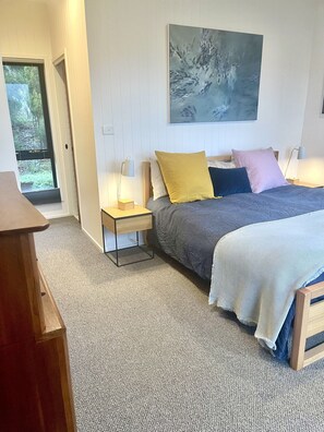 Looking towards ensuite door