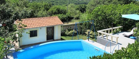 Water, Plant, Property, Building, Swimming Pool, Azure, Nature, Sky, Botany, Window