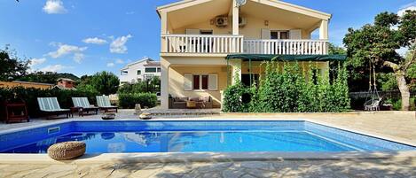 Sky, Water, Plant, Property, Azure, Tree, Building, Cloud, Swimming Pool, Shade