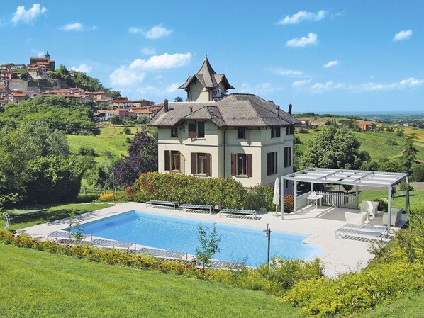 Propriété, Biens, Ciel, Paysage Naturel, Bâtiment, Immobilier, Maison, Manoir, Villa, Piscine