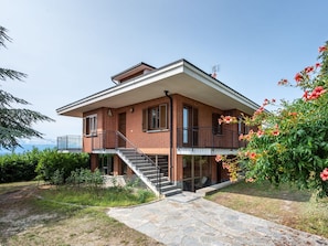 Pflanze, Himmel, Gebäude, Fenster, Haus, Baum, Holz, Grundstueck, Veranda, Hütte