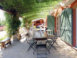 Propriété, Arrière-Cour, Bâtiment, Cour, Patio, Cour, Immobilier, Meubles, Pièce, Porche
