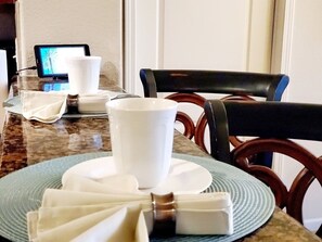 Breakfast Bar seats 2