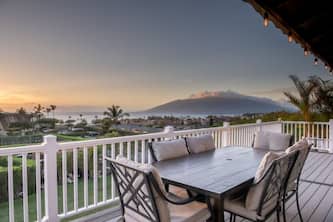 WOW! Stunning Ocean Views, Large Deck &Luxury Beds