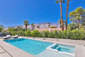 Mountain Views and Palm Trees