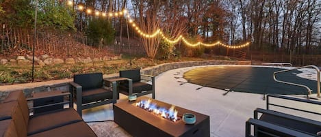 Enjoy the night by the fire pit, propane provided.