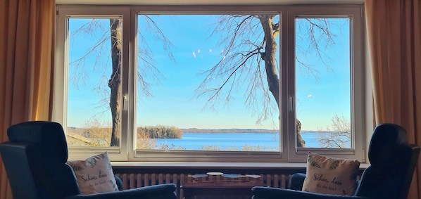 Blick aus dem Wohnzimmer auf den Gr. Plöner See