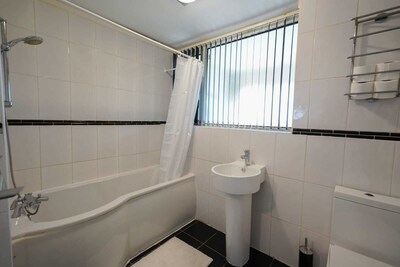 2 bedrooms BIRMINGHAM BHX-HS2 NEC COLESHILL LUXURY APARTMENT