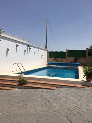 Private good size pool