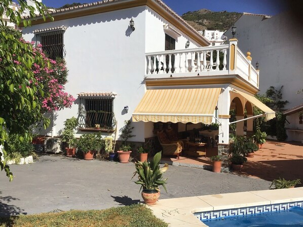 Beautiful villa in private grounds