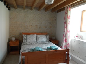 Double bedroom (ground floor).