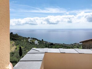 Ciel, Propriété, Bleu, Mer, Mur, Pièce, Immobilier, Horizon, Vacances, Maison