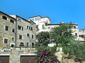 Pflanze, Himmel, Gebäude, Fenster, Eigentum, Blume, Urban Design, Gewässer, Haus, Nachbarschaft