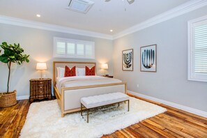 King Bed/Luxurious Linens