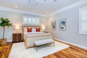 King Bed/Luxurious Linens