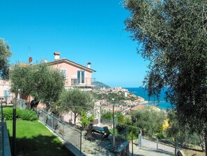 Ciel, Plante, Bâtiment, Propriété, L'Eau, Éclairage Public, Bleu Azur, Arbre, Maison, Végétation